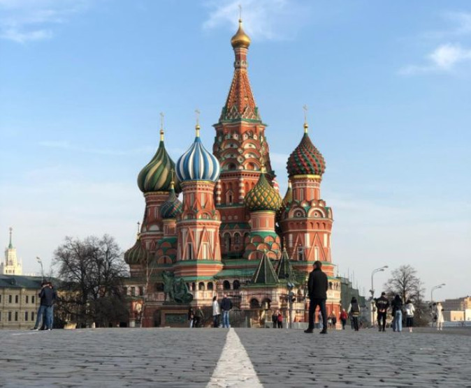 Россия, коронавирус: Москва ёпилди, рақамли пропуск ва вирусга чалинган мигрантларга ёрдам лойиҳаси