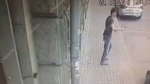 Стрельба по полицейским в центре Москвы попала на видео