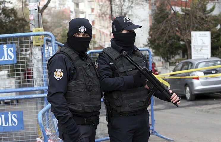 В Анкаре в ходе рейдов задержали 12 подозреваемых в связях с ИГ