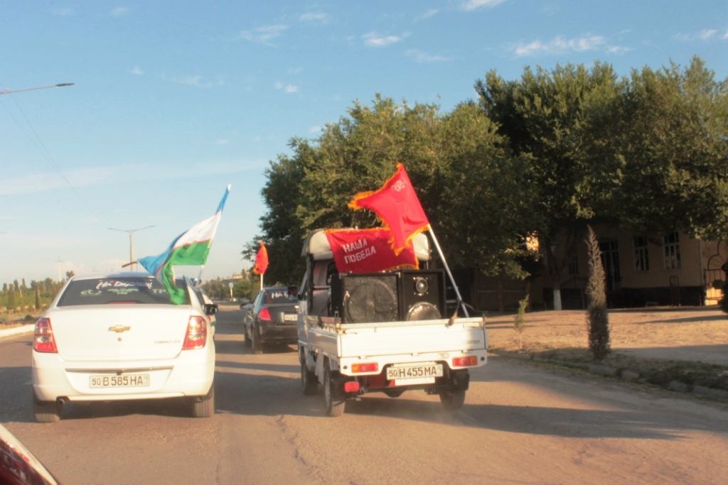 «Водители Намангана» отметили День Победы под «Катюшу»