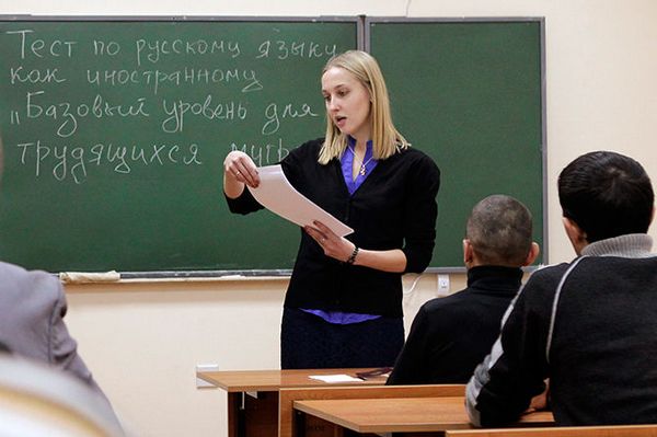 Экзамен для мигрантов предложено упростить       