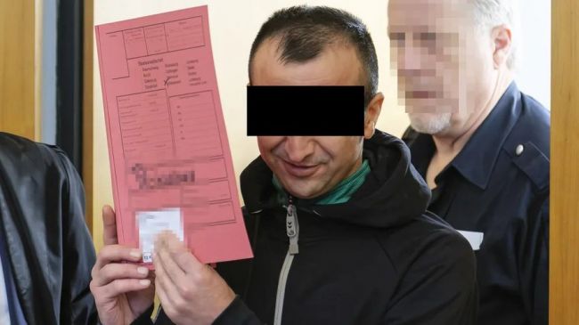 В Германии судят гражданина Ирака, зарезавшего менеджера центра для беженцев 