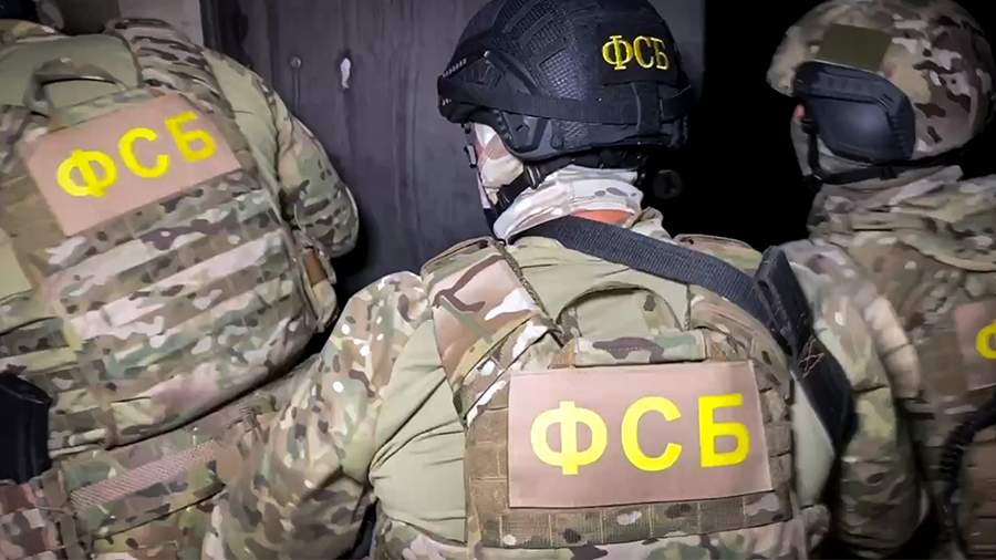ФСБ России задержала в Москве преступную группу, незаконно легализовавшую более 53 тысяч мигрантов