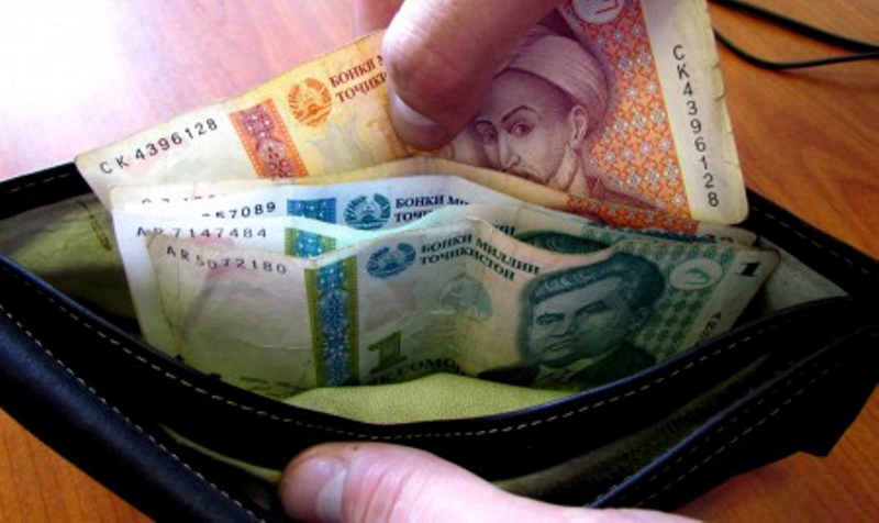 Колебание валюты заставляет экономить трудовых мигрантов и их семьи