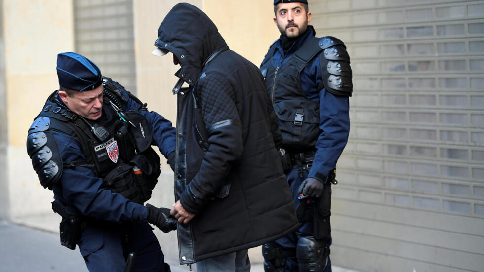 Полиция Франции задержала двух водителей грузовиков из Кыргызстана с наркотиками
