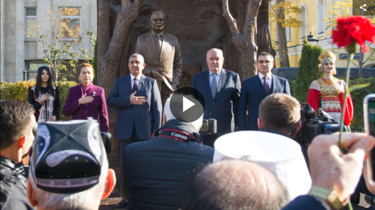 Москвада Ислом Каримов ҳайкали очилиши маросимидан видео лавҳа  