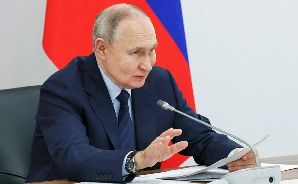 РФ нужно привлекать в страну иностранцев, разделяющих ее ценности заявил Путин