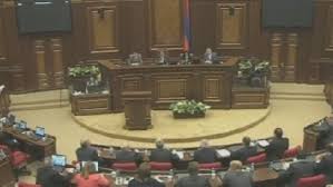 Правящая коалиция распалась в Армении на волне протестов
