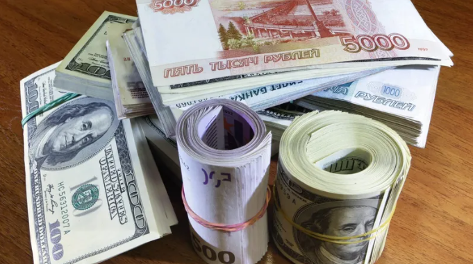 Граждане Таджикистана в 2024 году перевели из РФ $1,8 млрд