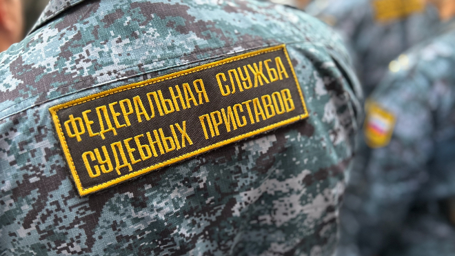 За 2025 год судебные приставы Ленобласти РФ выдворили из страны почти две тысячи мигрантов. В их числе есть граждане Узбекистана