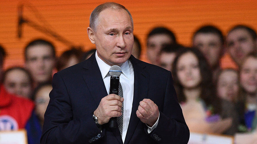 Путин предложил упростить получение гражданства иностранным студентам       