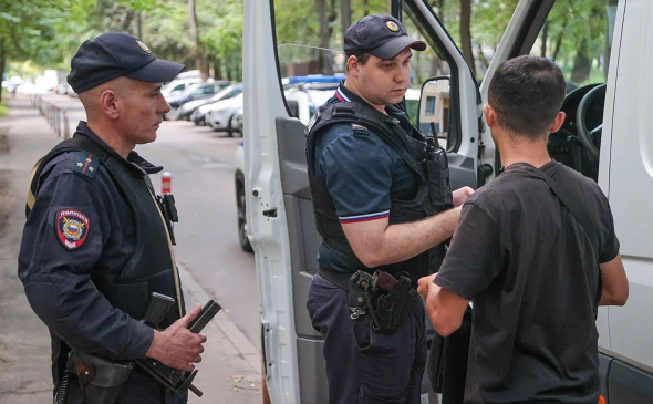 За угрозу нацбезопасности 10 уроженцев Центральной Азии лишены российского гражданства 
