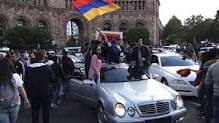 Жители Армении устроили народные гулянья после отставки премьер-министра 