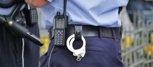 Қозоғистонда ўзбекистонлик муҳожирдан пора олиб келган собиқ полициячи жазога тортилди