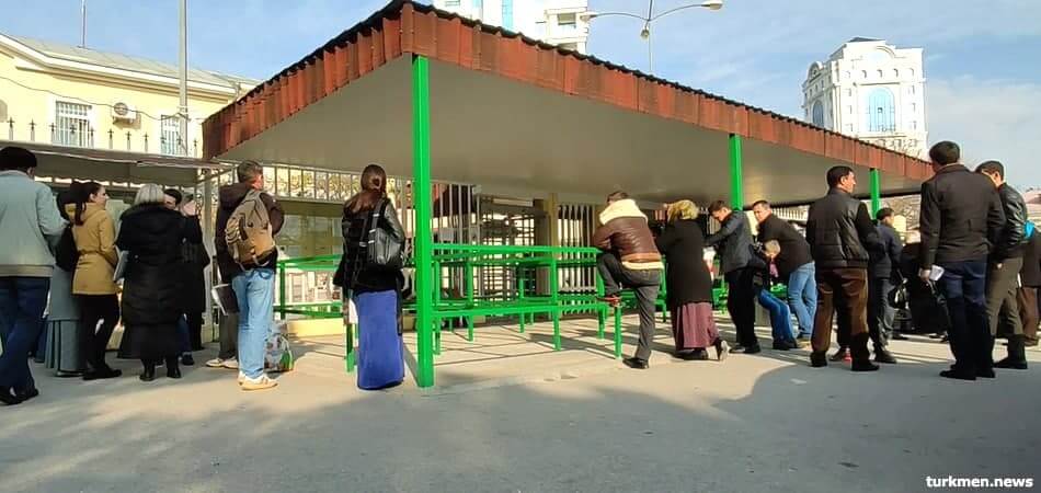 Граждане Туркменистана едут в России по туристическим визам, чтобы затем работать