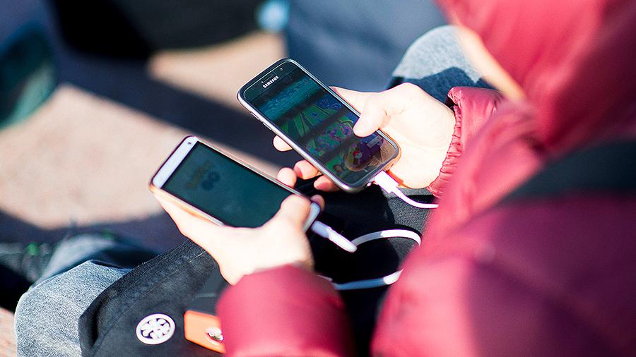 Власти Австрии отберут у мигрантов телефоны