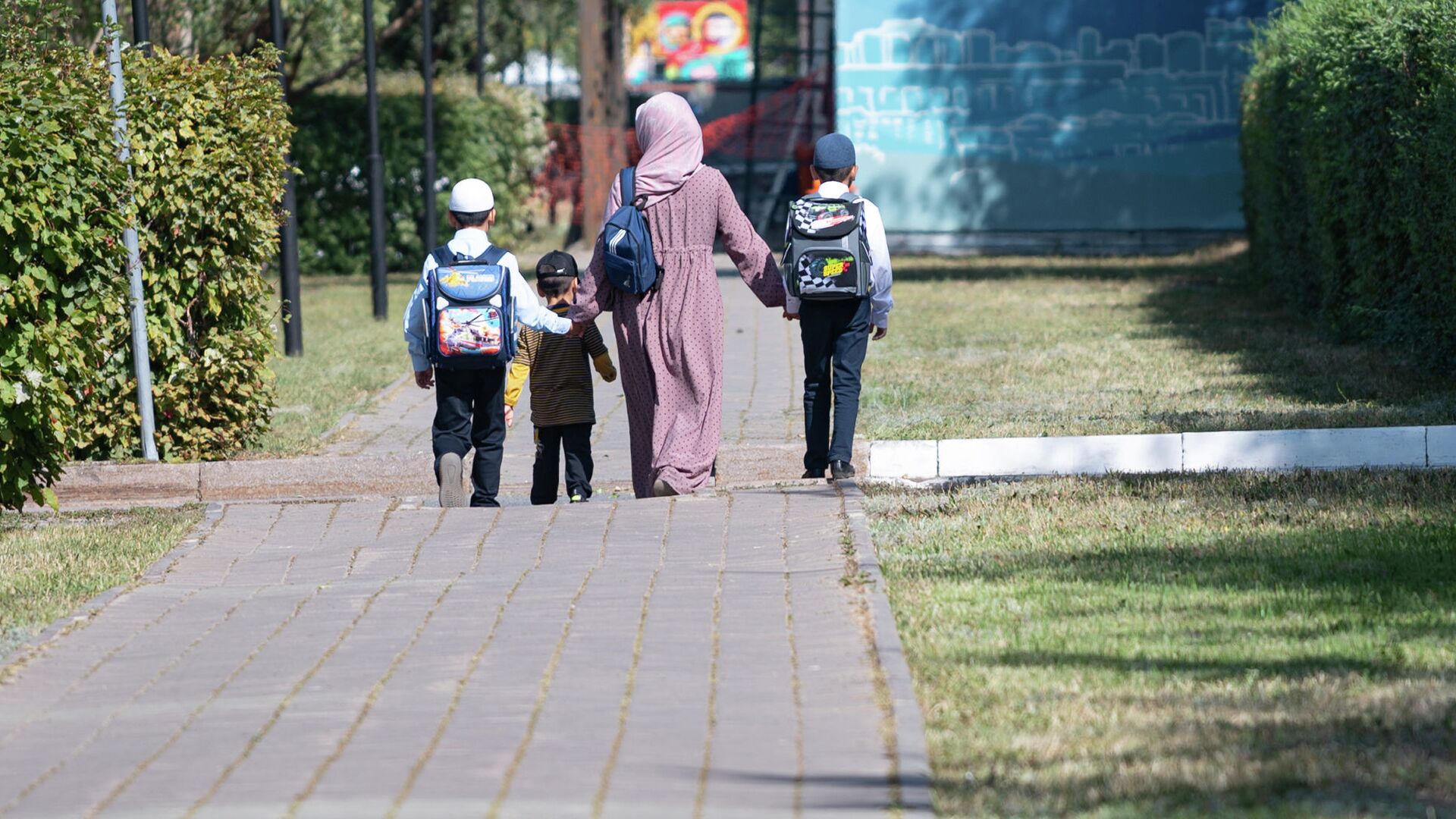 В Казахстане более 150 учениц в сентябре не посещали школу из-за запрета хиджаба