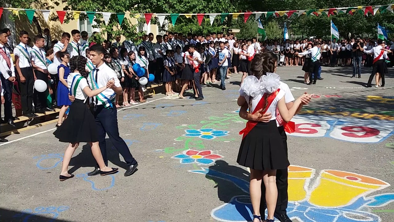 В Узбекистане уволили имама мечети за порицание вальса на выпускном вечере в школе