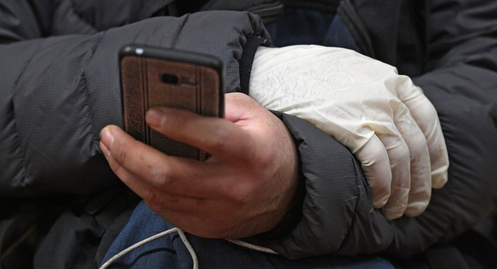 Коронавирус чўт эмас: мигрантлар учун онлайн ўқиш ишга туширилди  